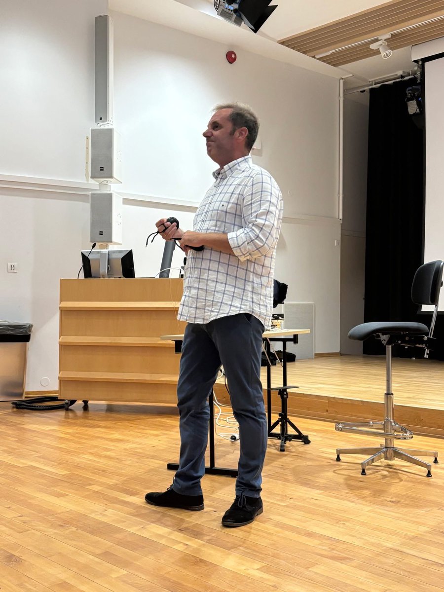 _DavidValdes_'s tweet photo. Yesterday was great!! Thank you very much to the #Slagverakademi, #PeterKates, @GroverProPerc and #MusikkMiljoProPerc for making this masterclass possible. #percussion #masterclass #tambourine #castanets https://t.co/XCOw2KIMkr