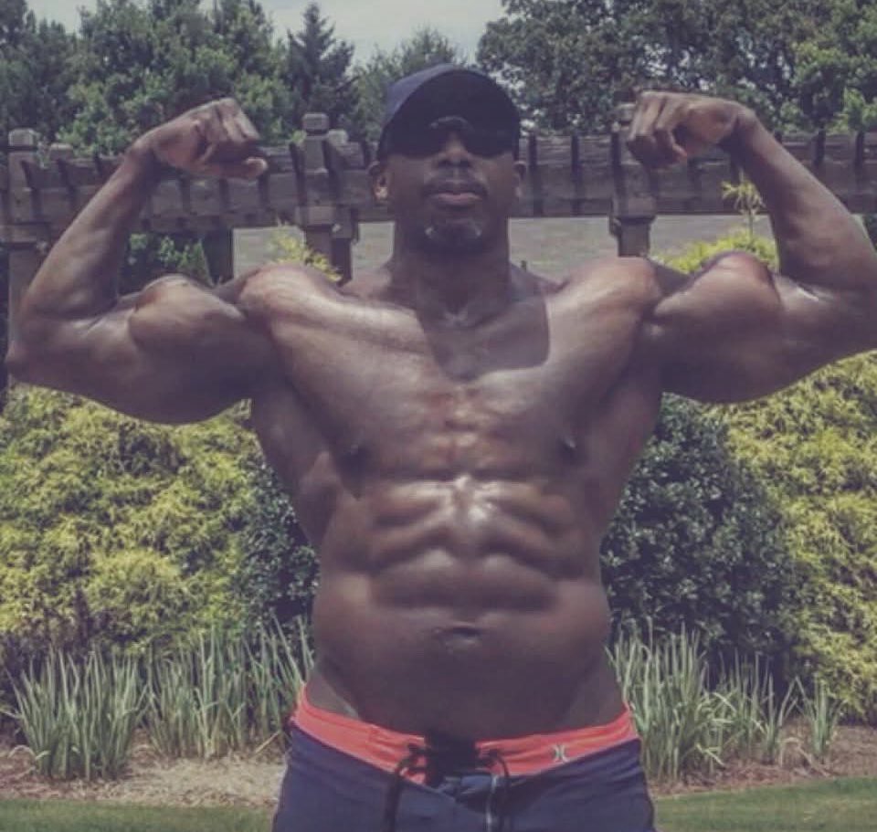 Summer 2019 (6 years ago 😮) resembled a #UFC weigh-in.