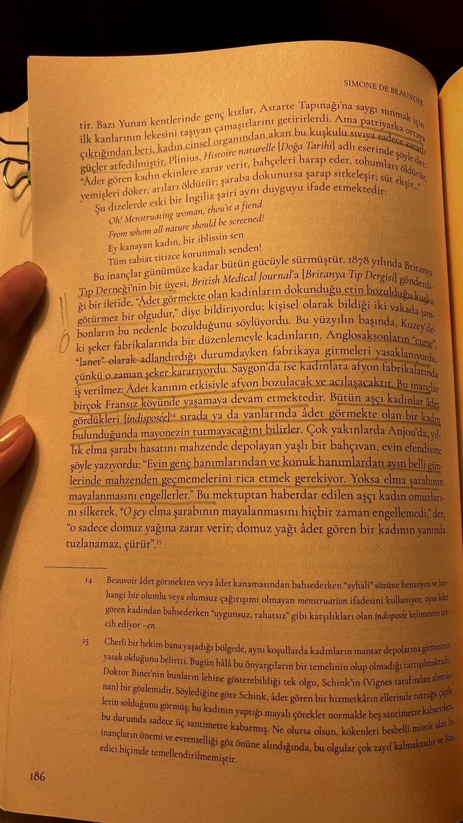 Taşrada kadınların muayyen günlerinde konserve gıdaları, turşuları vs. açmaları kötü kabul edilir. Hatta gıda bozulmuş sayılıp yenmez bile. Çocukluğumda bu inanca şahit olduğum o kadar çok anım var ki👀 Umarım geçmişte kalmıştır tüm bu cahilce tutumlar😌