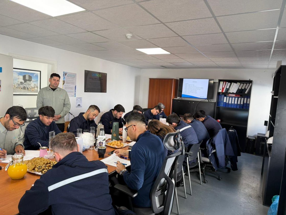 GenersiaSA's tweet photo. ➡️Comenzamos hoy el entrenamiento en Seguridad Eléctrica para personal de Genneia en la Central Térmica de Bragado en Bs As. 

🌐Para más información: https://t.co/faZ01g0Utc

#work #trabajo #ingeniería #seguridadeléctrica #arcoelectrico #cursos #electricidad #ingenieriaelectrica https://t.co/G2LsVPL06c