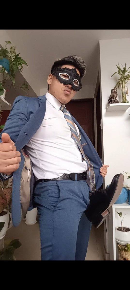PovezJoe's tweet photo. Me pongo cachondo cuando estoy con el traje . https://t.co/6W12DTUHsO