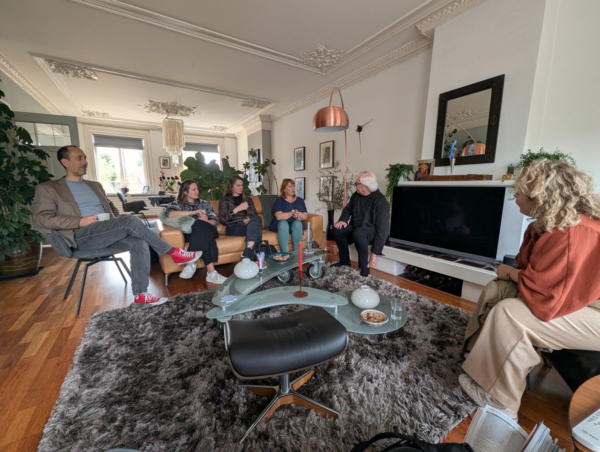Vandaag de Breaking the Walls Tour met het Haags Historisch Museum. Van Sociëteit de Vereeniging bij  Lange Voorhout naar de Schilderswijk en Transvaal. samenleven en verbinding in Den Haag. #BreakingTheWalls