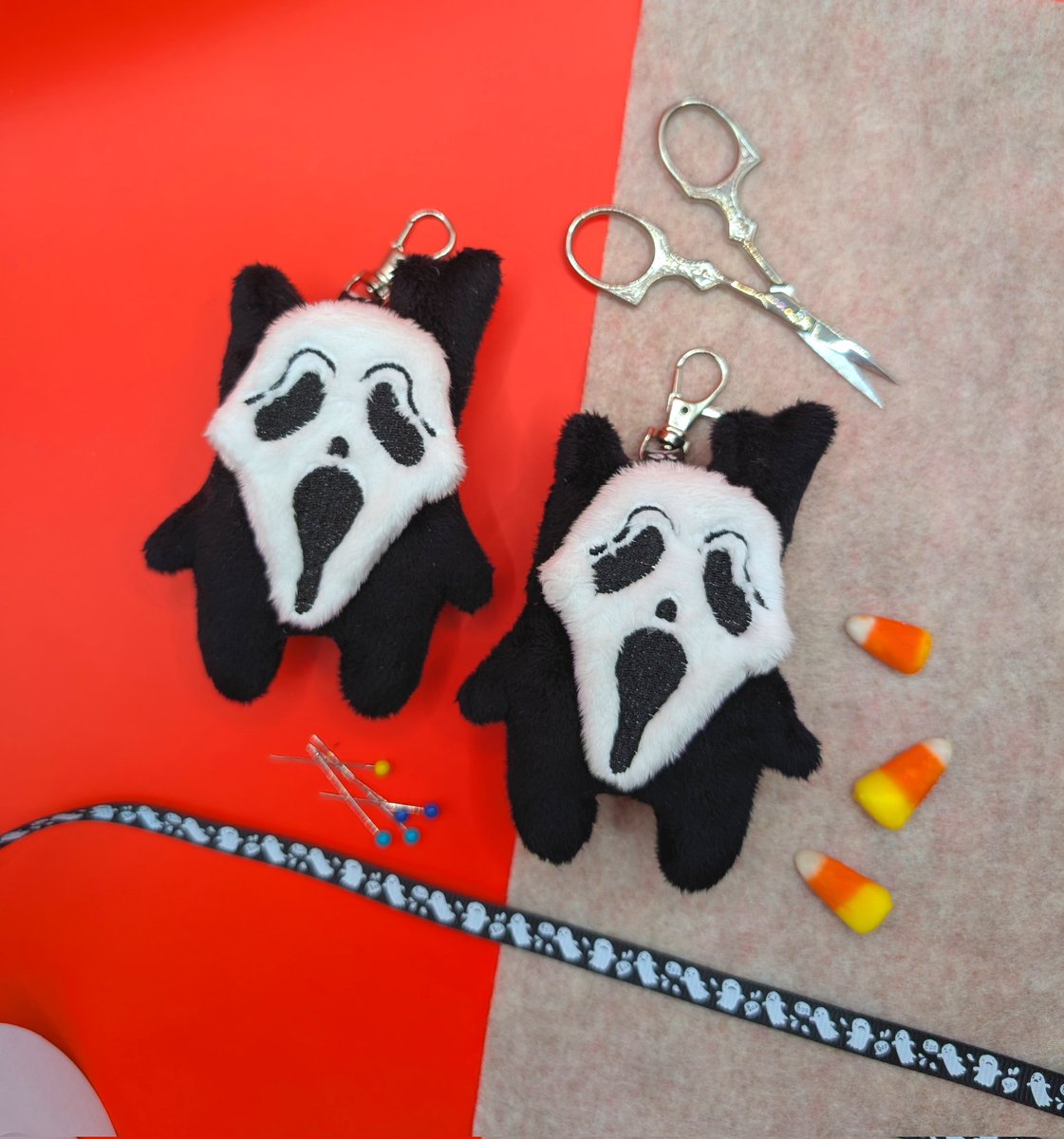 ✨Plushbae Crafts✨ Valentine's plushies! tweet media