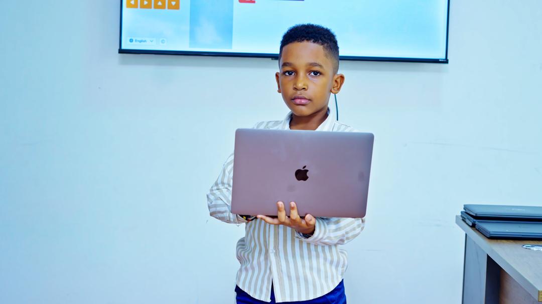 DullahTheking2's tweet photo. Naomba unisaidie kufikisha hii Taarifa kwa WAZAZI/WALEZI wa wahitimu watarajiwa wa Darasa la7.
Siku 15 za Dhahabu zitamuwezesha mwanao kujifunza Coding Mkuu, Huoni kama ni Fursa hii??
Pata utaratibu kupitia 0745000555
DAR
ARUSHA
DODOMA
#Grade7CodingAdventure https://t.co/0rtCC4JsVx