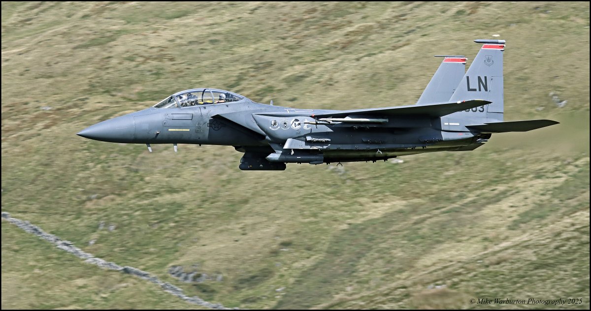 _MikeWarburton's tweet image. `Shark` flight in the #MachLoop 05/09/25 #Wales #aircraft #fighterjet @CanonUKandIE @48thFighter @RAFLakenheath1 #military #F15E #Liberty #USAF #transport #jet #fast #speed #flying @Lakenheath #Michigan @visit_eryri