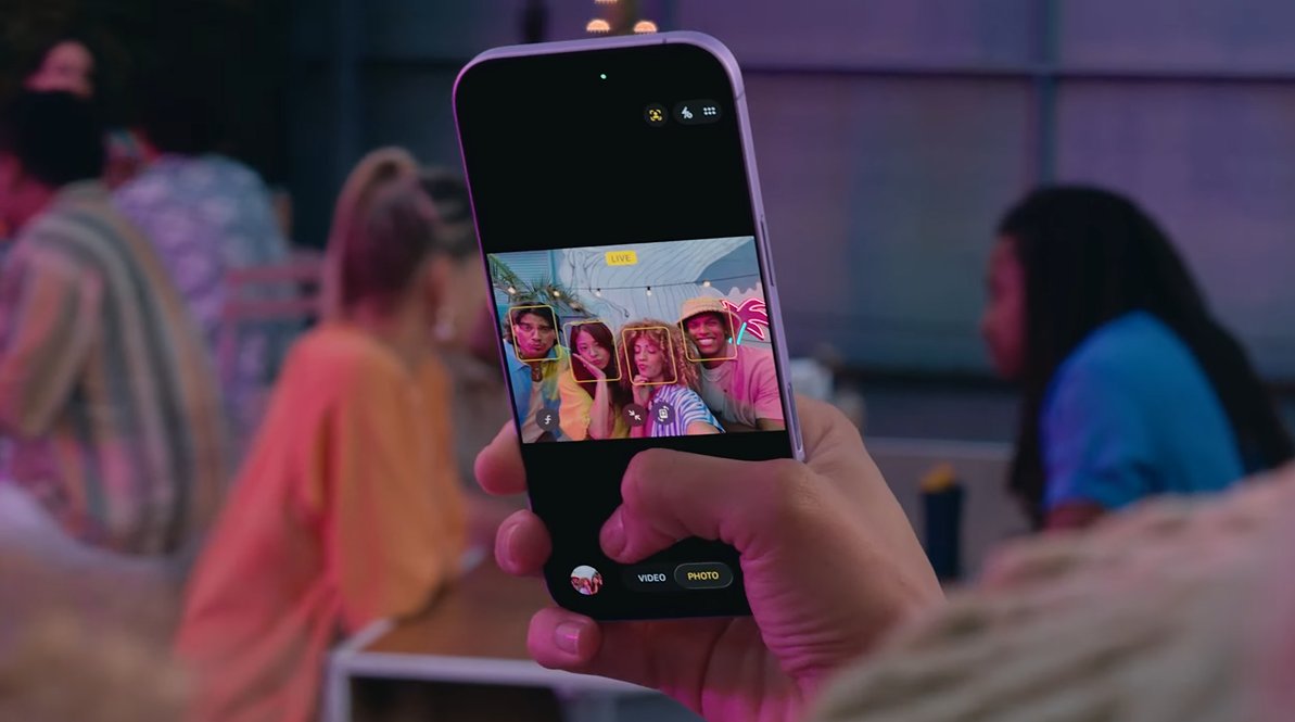 techsoooo's tweet photo. iPhone users have friends?
#AppleEvent https://t.co/4zHr9l1vi4