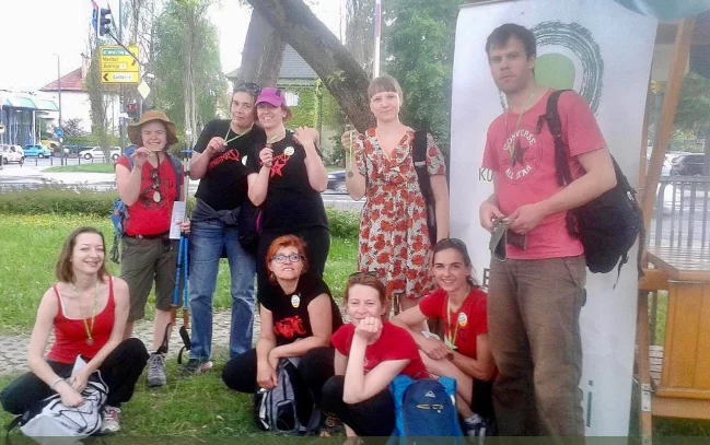 Zasedanje Začasne Ljudske Skupščine AVNOJ III:

"Sodniki so lahko tudi pravniki, vendar samo pod pogojem, da so brezmejno vdani. Zato je treba v primeru, če je potrebno izbirati med neukimi, a vdanimi laiki in učenimi pravniki, ki niso vdani, dati absolutno prednost laikom."