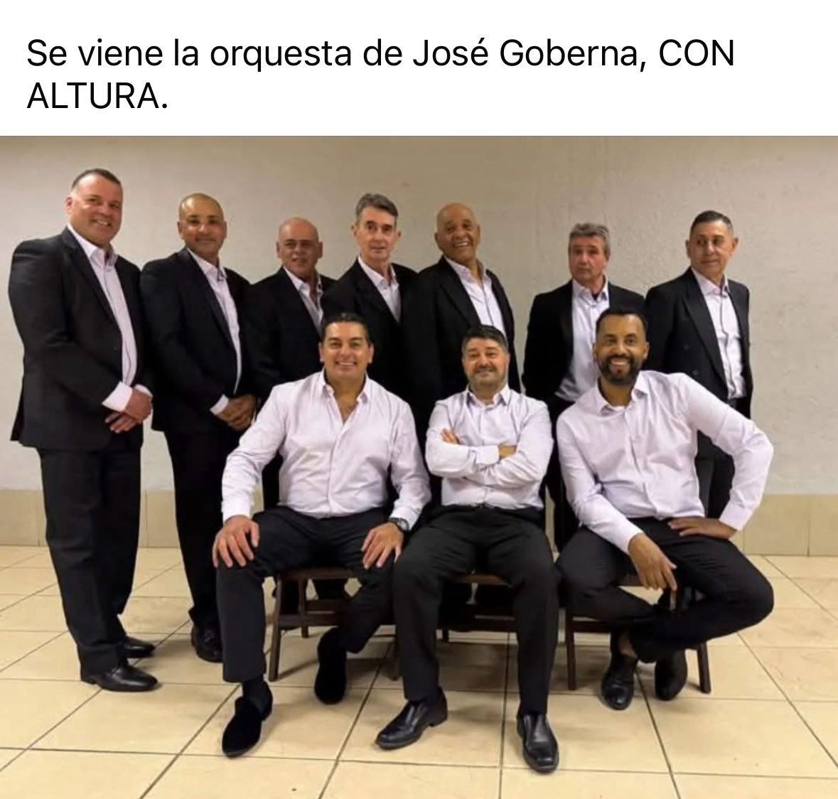 botella contra el borde del mostrador y puntazo