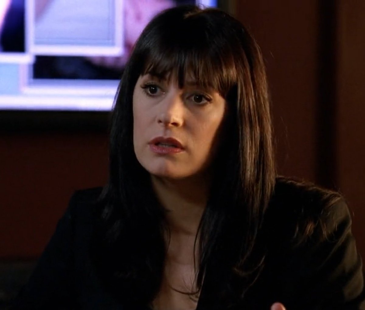 dailyemprntss's tweet photo. emily prentiss in s4 e15 "zoe's reprise" https://t.co/fDHnpeJjfk