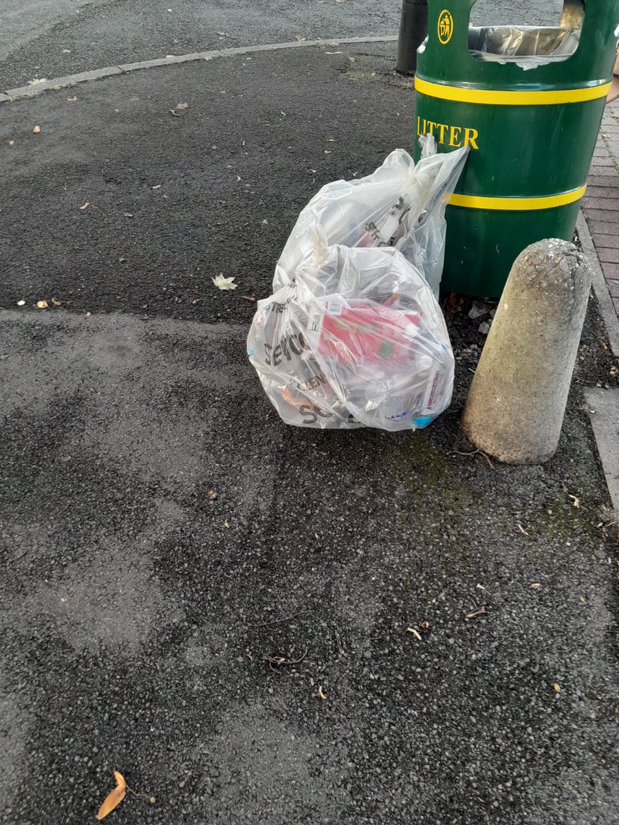 Litterwatch1's tweet image. Litter picking gets a bad rap, but our volunteers like Kay, Geoff &amp;amp; their dog Gizmo love it! They combine their daily dog walk with a litter pick—two jobs done at once. A total win-win for everyone. ##westbromwich 
#LitterPick #DogWalking #Community #MakingADifference #sandwell