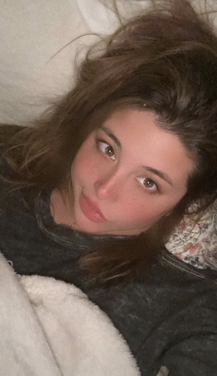 Main_Framme's tweet image. Oh yeah .. who’s wants to be right next to me ??? 🤷‍♀️🤷‍♀️