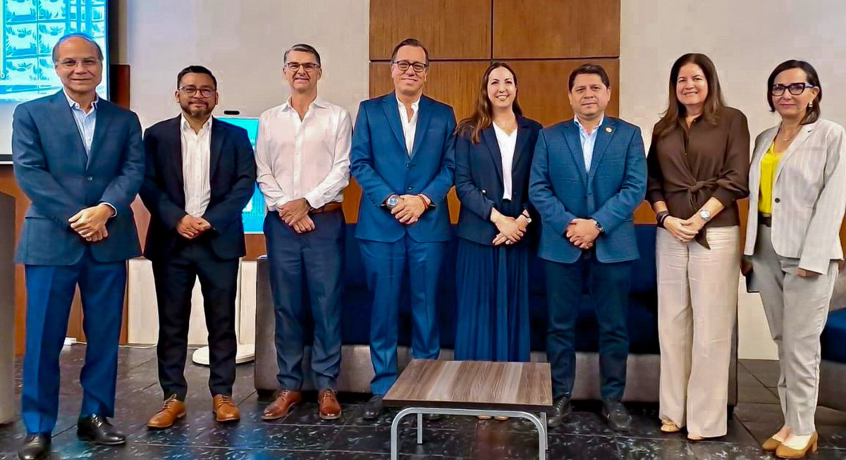 Universidad Ecotec tweet media