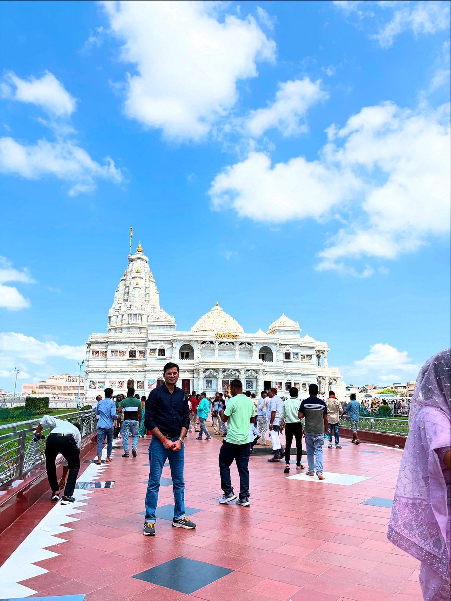 rahulpanday58's tweet photo. Feeling the divine presence at ISKCON Temple and Prem Mandir... Jai Shri Krishna!

#vrandavan  #iskonvrindavan  #iskcontemple🙏 #premmandirmathuravrindavan #premmandir #rahulpandey https://t.co/VRFeEDDsM4