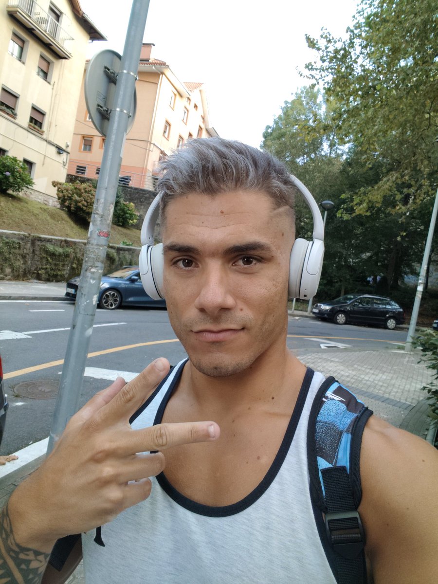 itsBestOMG's tweet photo. Cambio de look. https://t.co/XXfqin0wSL