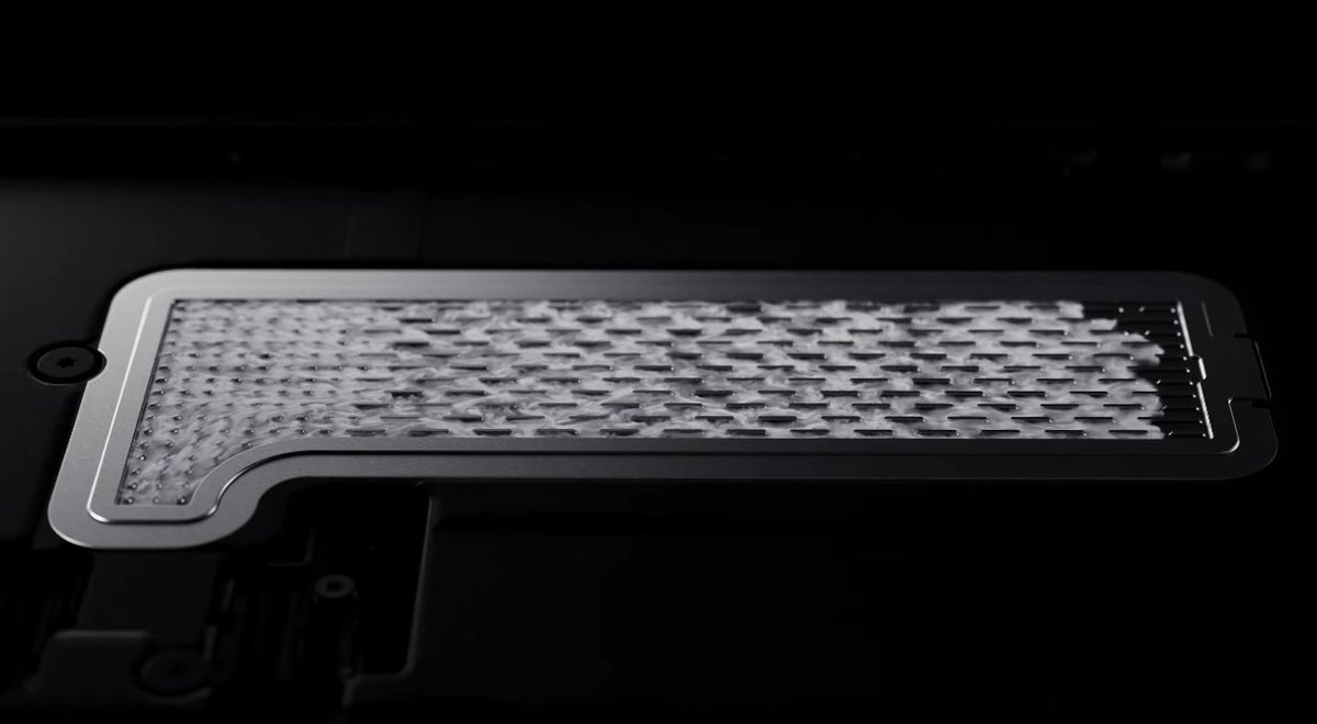 #iPhone17Pro con nueva cámara de vapor para disipación de calor
.
#AppleEvent #AppleEvent2025