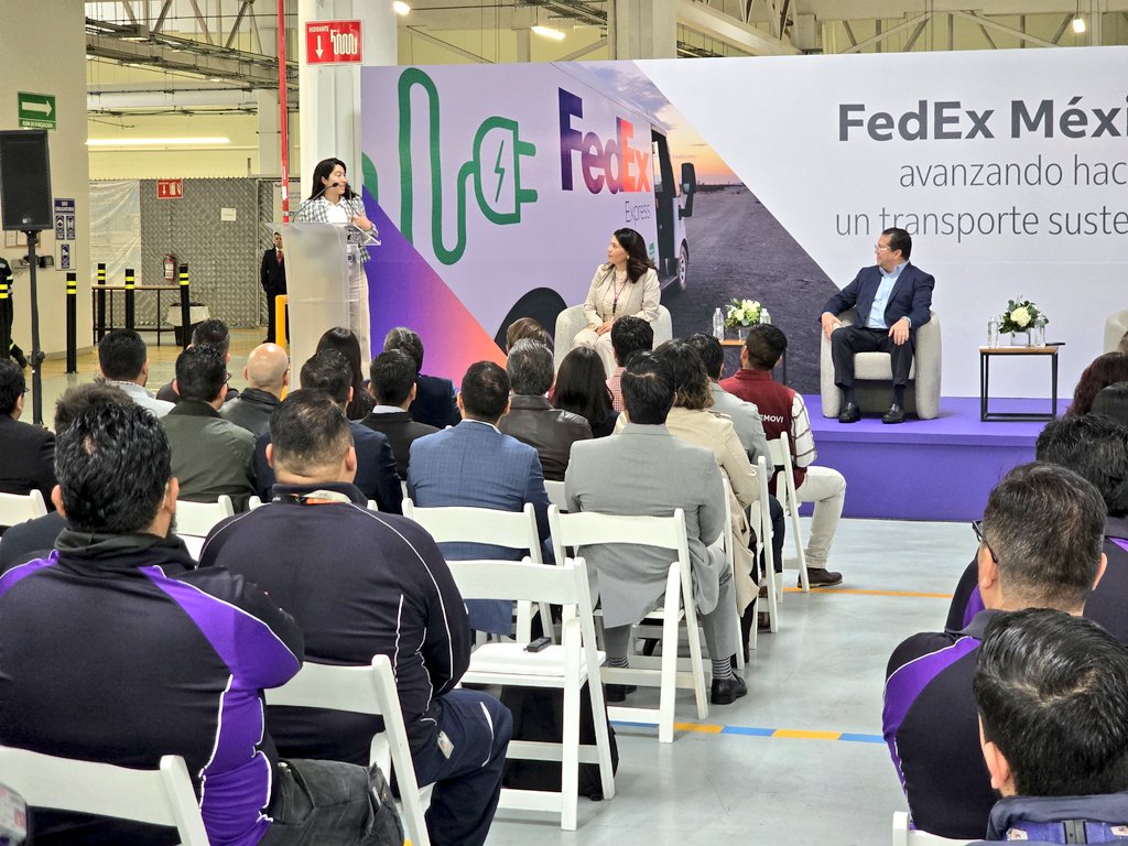 3/3
Cada avance en electromovilidad =
✅ empleos verdes
✅ inversión nacional e internacional
✅ cadenas de proveeduría fortalecidas

La transición energética es también motor económico para la #CapitalDeLaTransformación