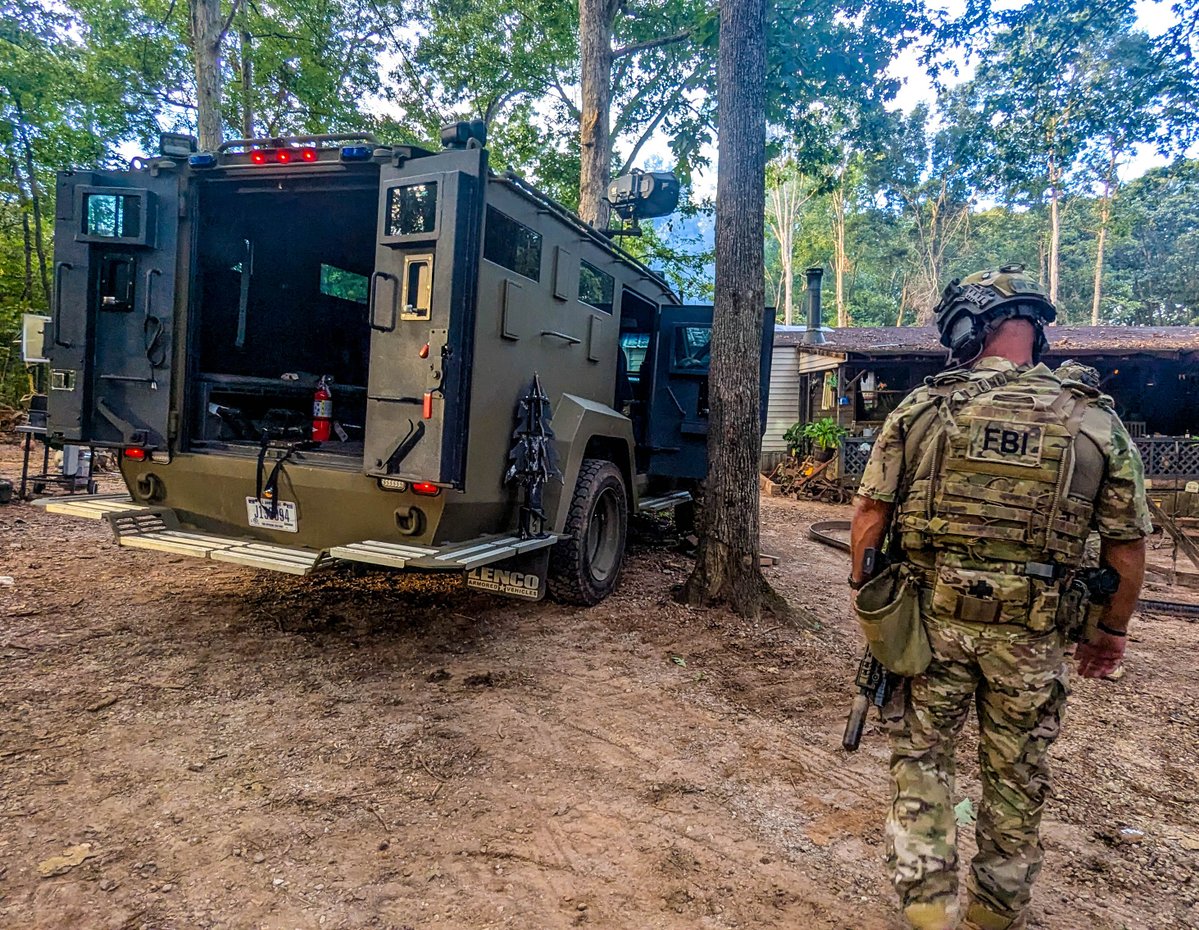 FBI's tweet image. Operation Summer Heat 🔥

From New York to Birmingham to Chicago, the FBI and our law enforcement partners are taking action to dismantle criminal enterprises and destroy the ability of violent actors, gangs, and cartels to operate. We are crushing violent crime in these…