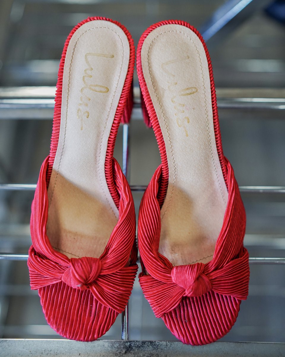 bloomagainMM's tweet image. Step into bold style with these fuchsia Lulu’s slides! 💕 Perfect for adding a playful pop of color to any look. Find them at Bloom Again Thrift — where every purchase supports Metropolitan Ministries. 💛
#BloomAgainThrift #ThriftedStyle #ShopForChange #Supportlocal