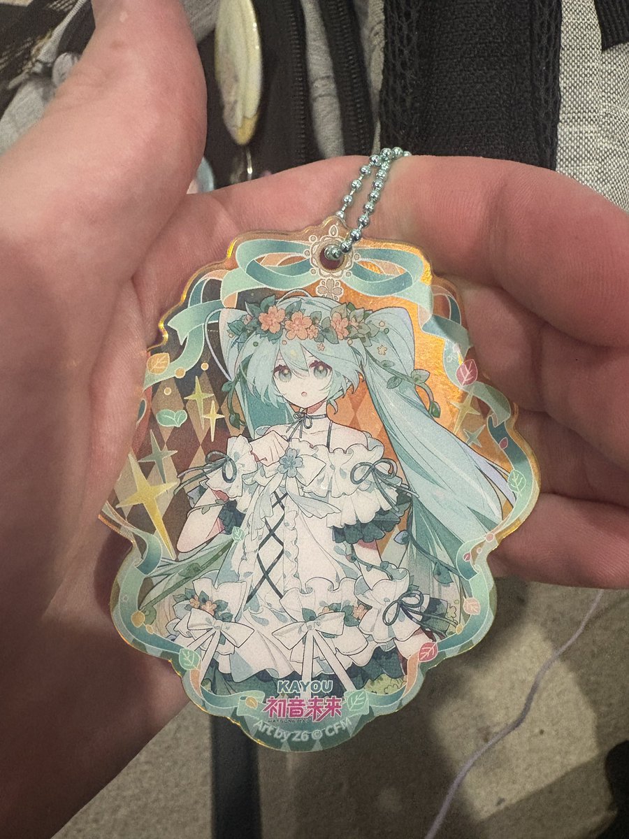 Look at what my friend got me :3 i love miku