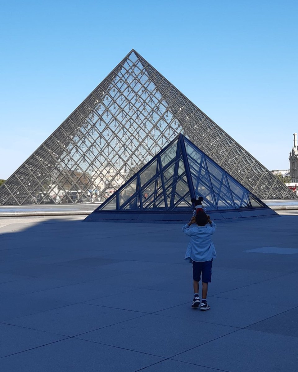 Un pequeño con síndrome KBG vivió una experiencia mágica en Disneyland Paris gracias a la tarjeta de prioridad. Sin largas esperas, disfrutó de atracciones y encuentros inolvidables. La inclusión transforma sueños en sonrisas. #DisneyMagic 🏰🌟