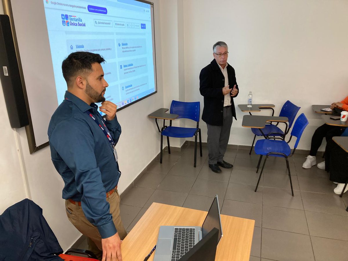 En un ameno encuentro con estudiantes de <a href="/AiepAntofa/">AIEP Antofagasta</a>, el seremi Mauricio Zamorano conversó sobre los principales objetivos de su repartición y además explicó la importancia de la  Ventanilla Única Social.
<a href="/MinDesarrollo/">Ministerio de Desarrollo Social y Familia</a>
<a href="/DPRAntofagasta/">Delegación Presidencial Regional de Antofagasta</a>
#Antofagasta
<a href="/VoceriaAntofa/">Vocería Antofagasta</a>