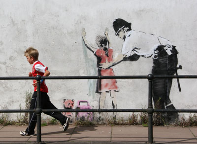 ProudBritish38's tweet image. if this hadn't caused a stir people would've forgotten about it in a few weeks time, walked past it and went "Oh that's a banksy I'll take a picture" walked on and may've shown their friends that they'd seen one but other than that it would've eventually faded into the…