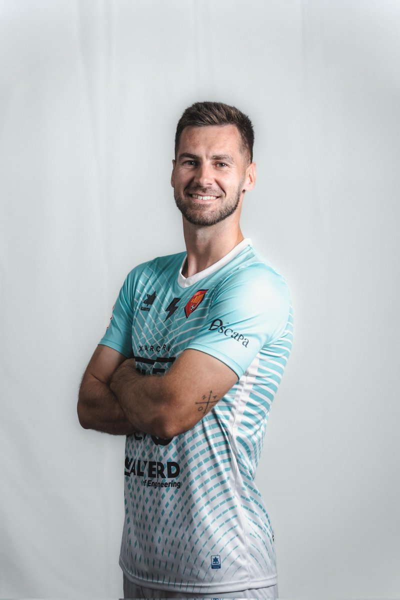 🎈 Uri Ayala va complir a Barbastro els 1️⃣0️⃣0️⃣ partits oficials amb la samarreta de la #UEOlot❗

📊 Ha disputat 2️⃣ temporades a #TerceraRFEF i aquesta és la 3️⃣ a #SegonaRFEF

🛡️ Referent de la línia defensiva i puntal del vestidor. Enhorabona, <a href="/Uriayala6/">Oriol Ayala</a>!

#BarbastroOlot #2RFEF3