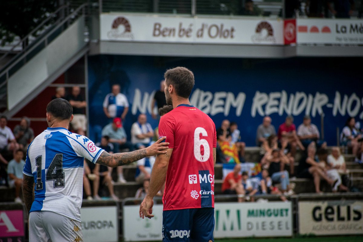UEO1921's tweet photo. 🎈 Uri Ayala va complir a Barbastro els 1️⃣0️⃣0️⃣ partits oficials amb la samarreta de la #UEOlot❗

📊 Ha disputat 2️⃣ temporades a #TerceraRFEF i aquesta és la 3️⃣ a #SegonaRFEF

🛡️ Referent de la línia defensiva i puntal del vestidor. Enhorabona, @Uriayala6!

#BarbastroOlot #2RFEF3 https://t.co/P37JLNYhMf