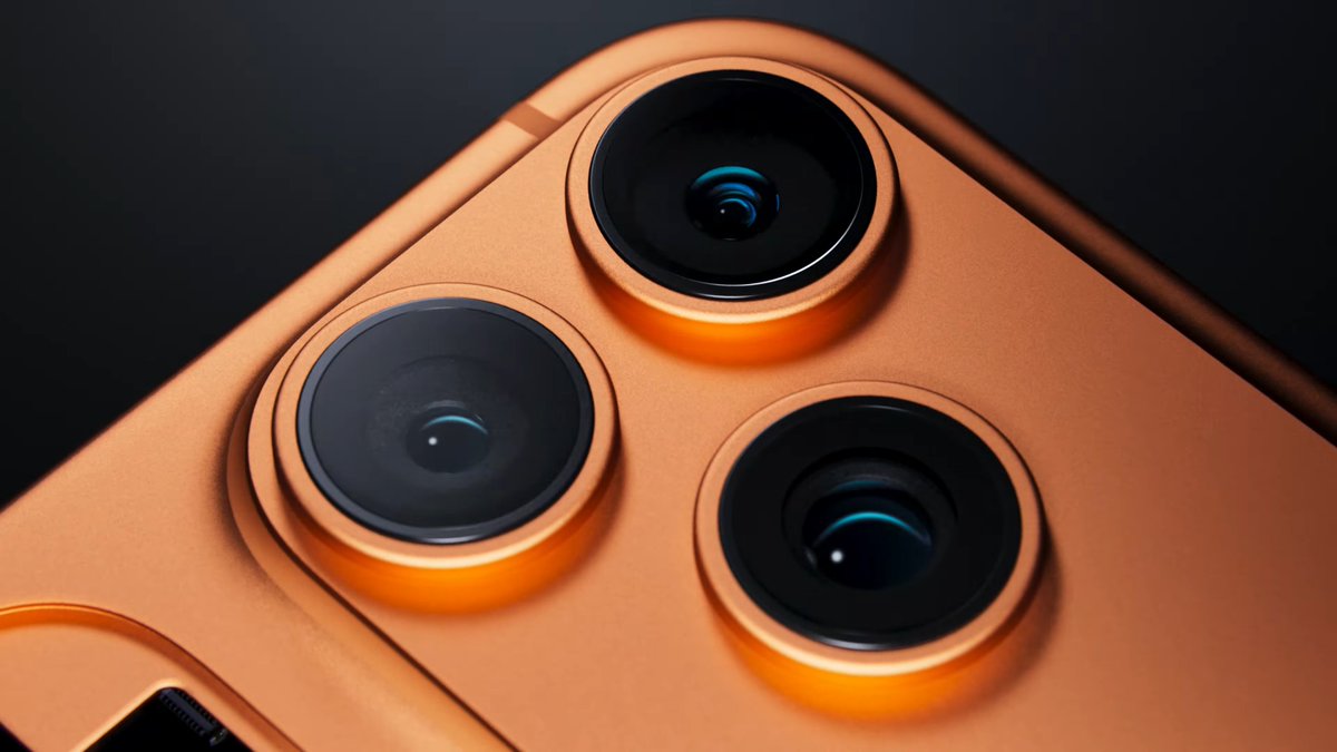 JustFreshKicks's tweet image. Apple officially unveils the new iPhone 17 Pro 🔥📱

• A19 Pro chip
• Aluminum body 
• Three 48MP cameras
• Up to 8x optical zoom
• Vapor chamber cooling
• Much longer battery life