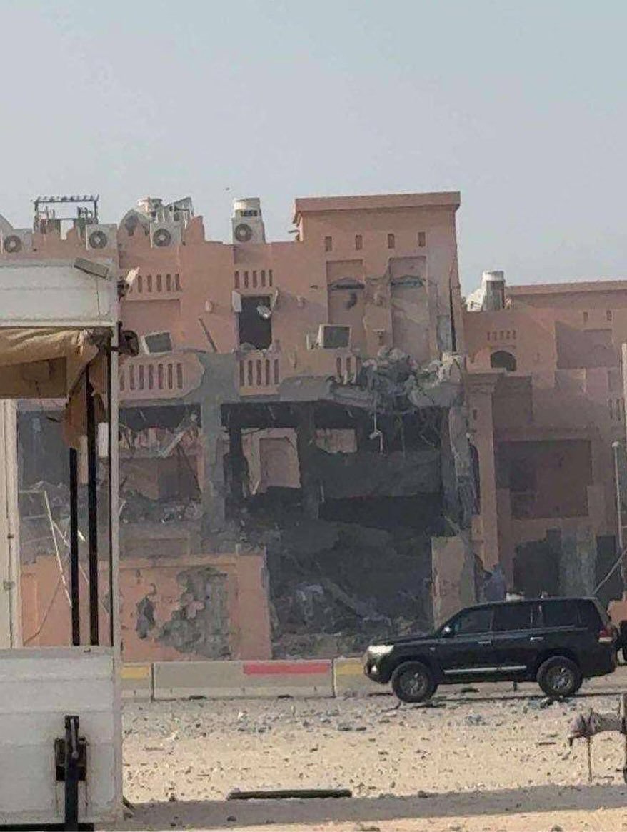 هذه الفنادق التي يعيش فيها الوفد المفاوض مع أبنائهم في قطر!
مش فنادق؟
استشهدوا أولادهم وعائلاتهم؟ 🤔

طيب اقلب الشريط واستخدم الأسطوانة الجديدة:
- قطر قتلتهم
- كلها مسرحيات عشان يلمعوهم
- بدك تقنعني إن 10 صواريخ ولا واحد أصابهم؟

عن الرزايا والمنبطحين وأحقر صهاينة العرب نتحدث!