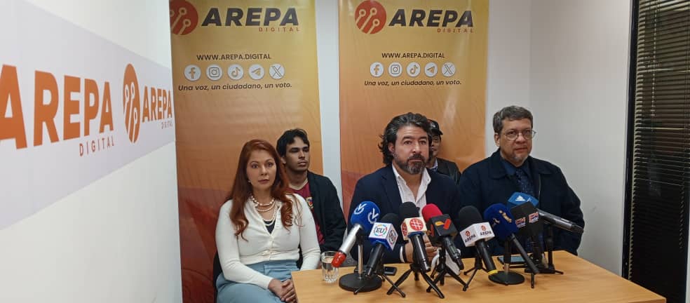 elreporteglobal's tweet photo. Arepa Digital alerta que la "solución a la crisis económica nacional está en la activación de las criptomonedas"
"La solución a todos los problemas económicos del país pasa obligatoriamente por activar la figura de las criptomonedas." aseguró Daniel Ceballos. https://t.co/j1vfQrpby9
