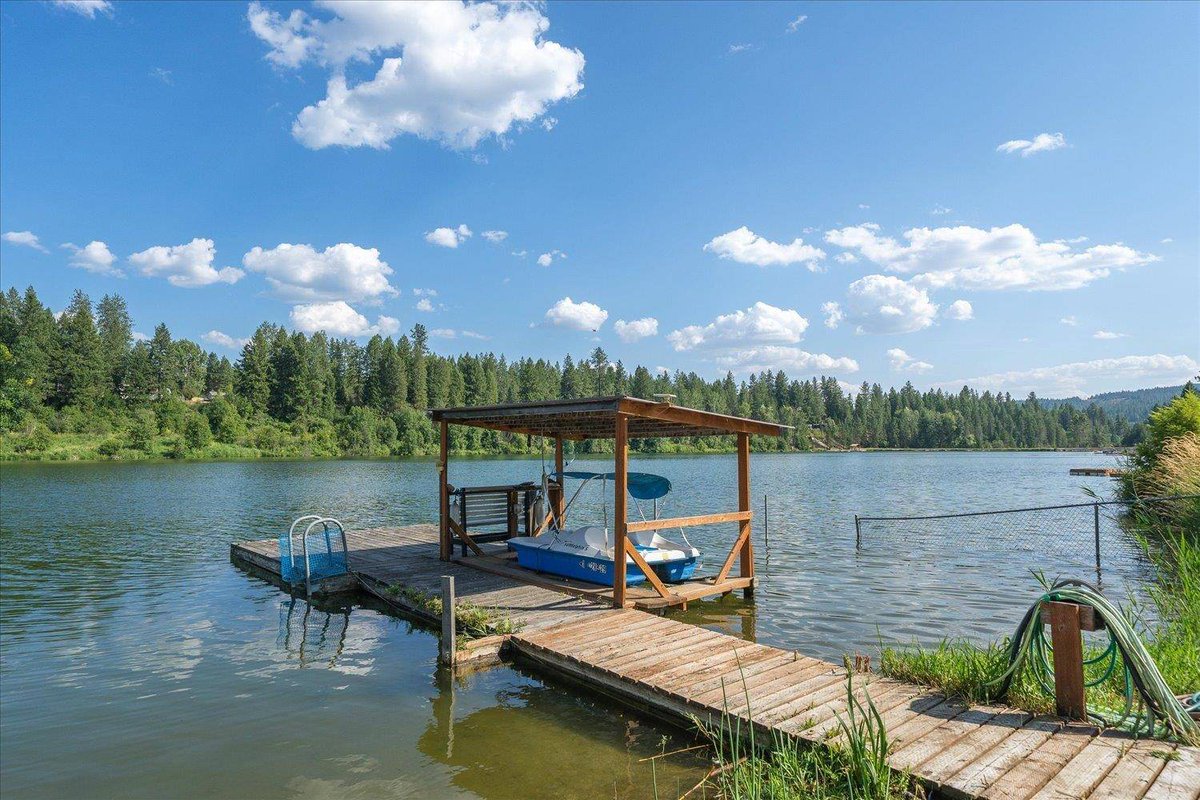 Discover year-round bliss at Reflection Lake! 🌊 This 3-bed, 3-bath lakeside cottage is on a DOUBLE LOT - enjoy fishing, paddle boarding, and more. Includes a 2-car garage, RV hookups, and a 3-bay shop. 🏡✨fowlergroup.com/d8rdt40p