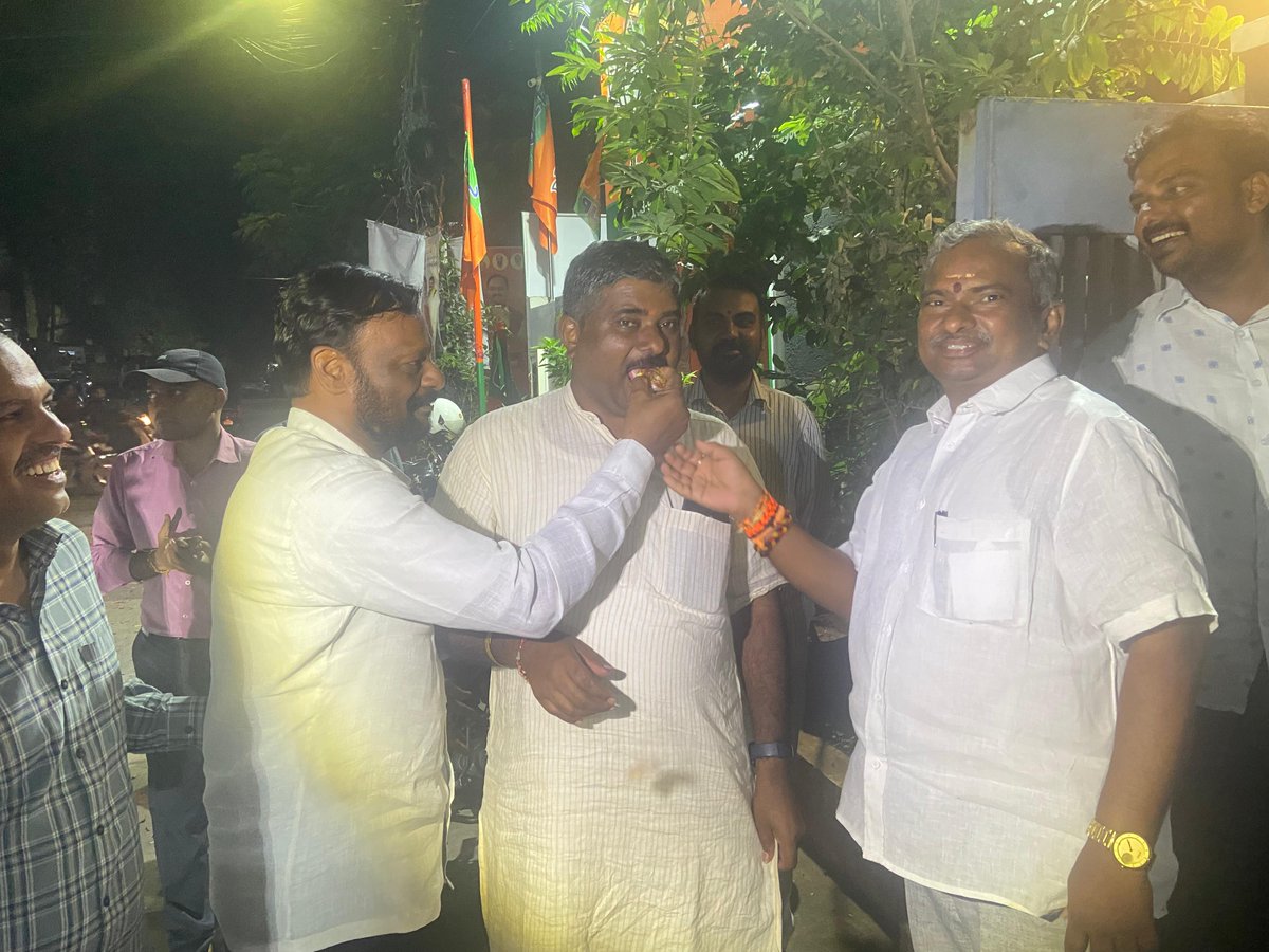 BJP4Andhra's tweet image. ఎన్‌డీఏ అభ్యర్థి శ్రీ @CPRGuv గారు భారత ఉపరాష్ట్రపతిగా ఎన్నికైన సందర్భంగా రాష్ట్రవ్యాప్తంగా బిజెపి నాయకులు, కార్యకర్తలు విజయోత్సవాలు జరుపుకున్నారు.
#VicePresidentElection