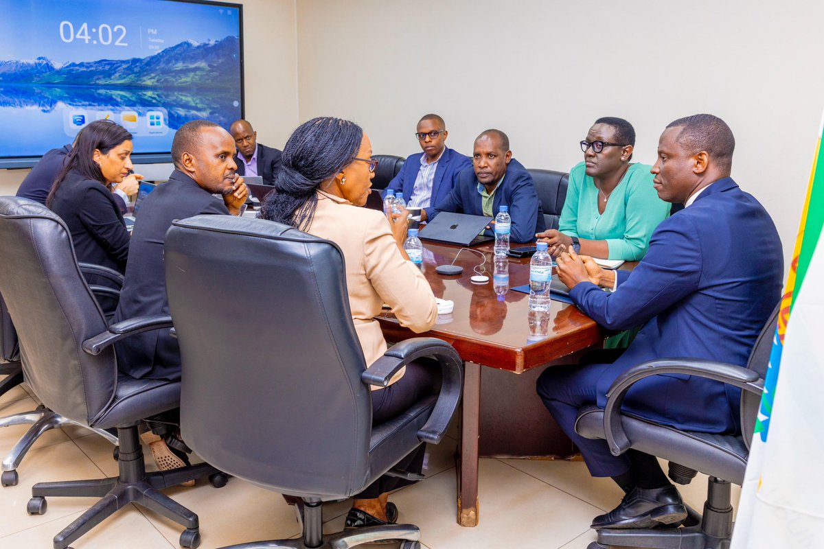 Today, Minister <a href="/Dominiquehab/">Dominique H</a> and Minister of State <a href="/mskayisire/">M Solange KAYISIRE</a>, along with the MINALOC team, received a delegation from <a href="/InstituteGC/">Tony Blair Institute for Global Change</a> led by Stella Ford Mugabo, ED for TBI. They discussed and deliberated particularly on strengthening local gov't capacity and deliverology concept.