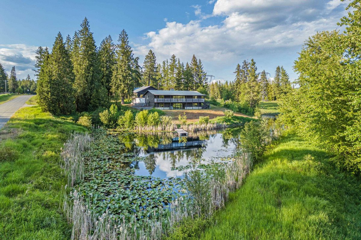 Explore this Equestrian paradise in Newport! 

🏡 5-bed, 3-bath rancher on nearly 9 acres with a pond, creek, and stunning views. Features a 45x60 shop, horse barn, and fenced pastures. Perfect for horse lovers and mechanics alike! 🌿🐴 fowlergroup.com/d8rdt41n