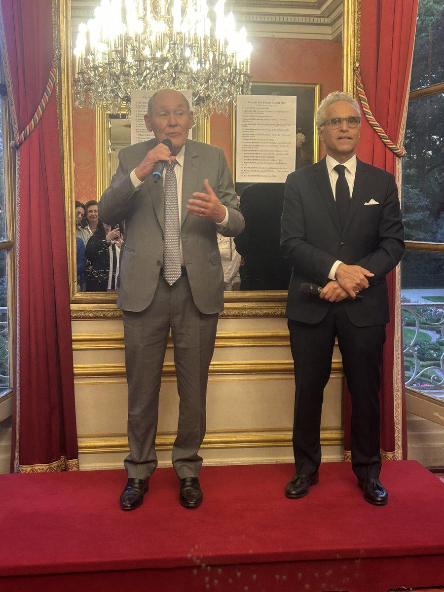 isabelle_blin's tweet image. Prix Étienne Marcel 2025 ouvert par Monsieur Cohen-Hadad qui remet un prix d’honneur à Monsieur Rene Ricol pour son parcours exceptionnel. Il a sauvé 140.000 emplois pendant certaines périodes ainsi que Marie-Luce Godinot pour son engagement au quotidien.