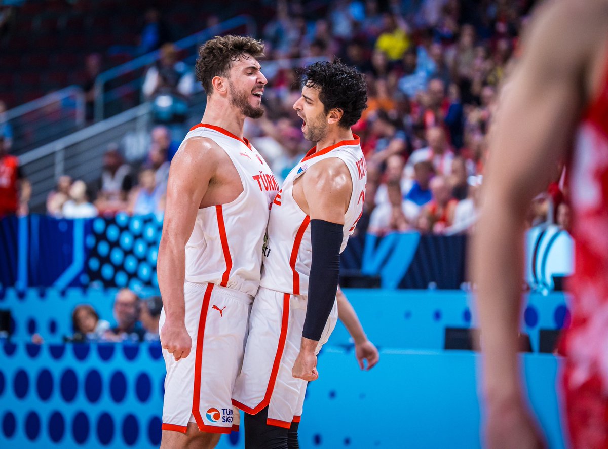 FurkanKorkmaz's tweet photo. Yarı finaldeyiz Türkiye’m 🇹🇷 🤍 https://t.co/xA2anueyPP