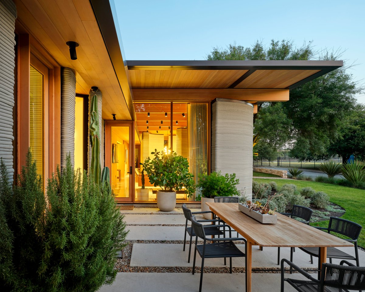 ICON3DTech's tweet image. House Zero by ICON &amp;amp; @LakeFlato has been named one of @dwell&apos;s “25 Most Important Homes of the Past 25 Years.” 

Our hope is House Zero will continue to provoke architects, developers, builders, and homeowners to dream alongside ICON about the exciting and hopeful future that…