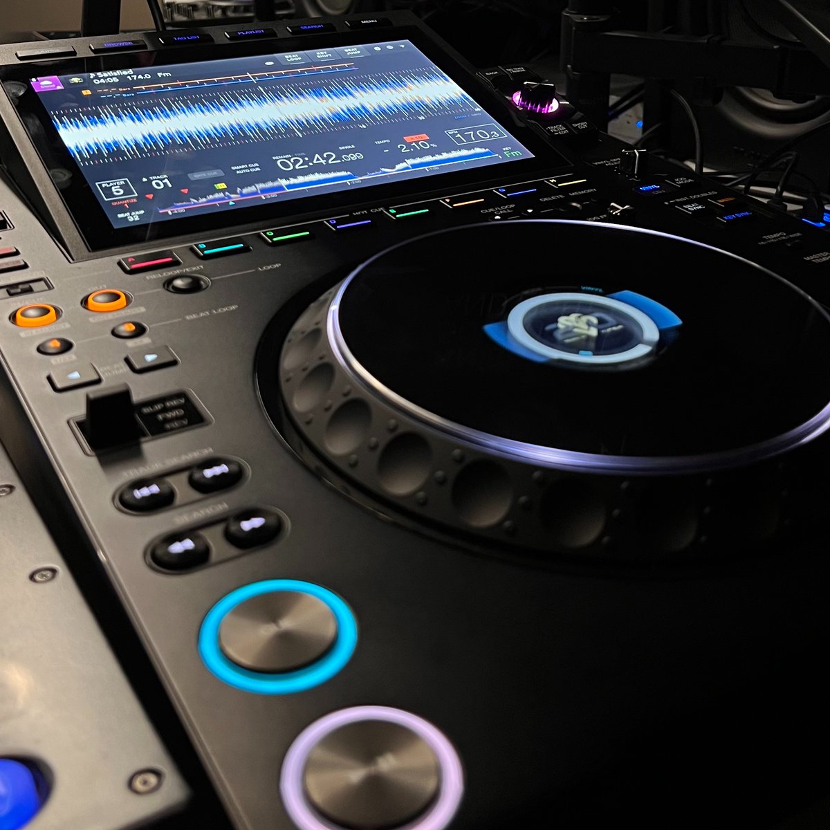 🚀 Meet the AlphaTheta CDJ-3000X — the next-gen pro DJ player built for speed, creativity &amp; flexibility.
⚡ Built-in Wi-Fi + USB-C + NFC
🖥️ 10.1” touchscreen w/ playlist editing
🎧 Hot Cue upgrades
🔊 ESS DAC for club-ready sound