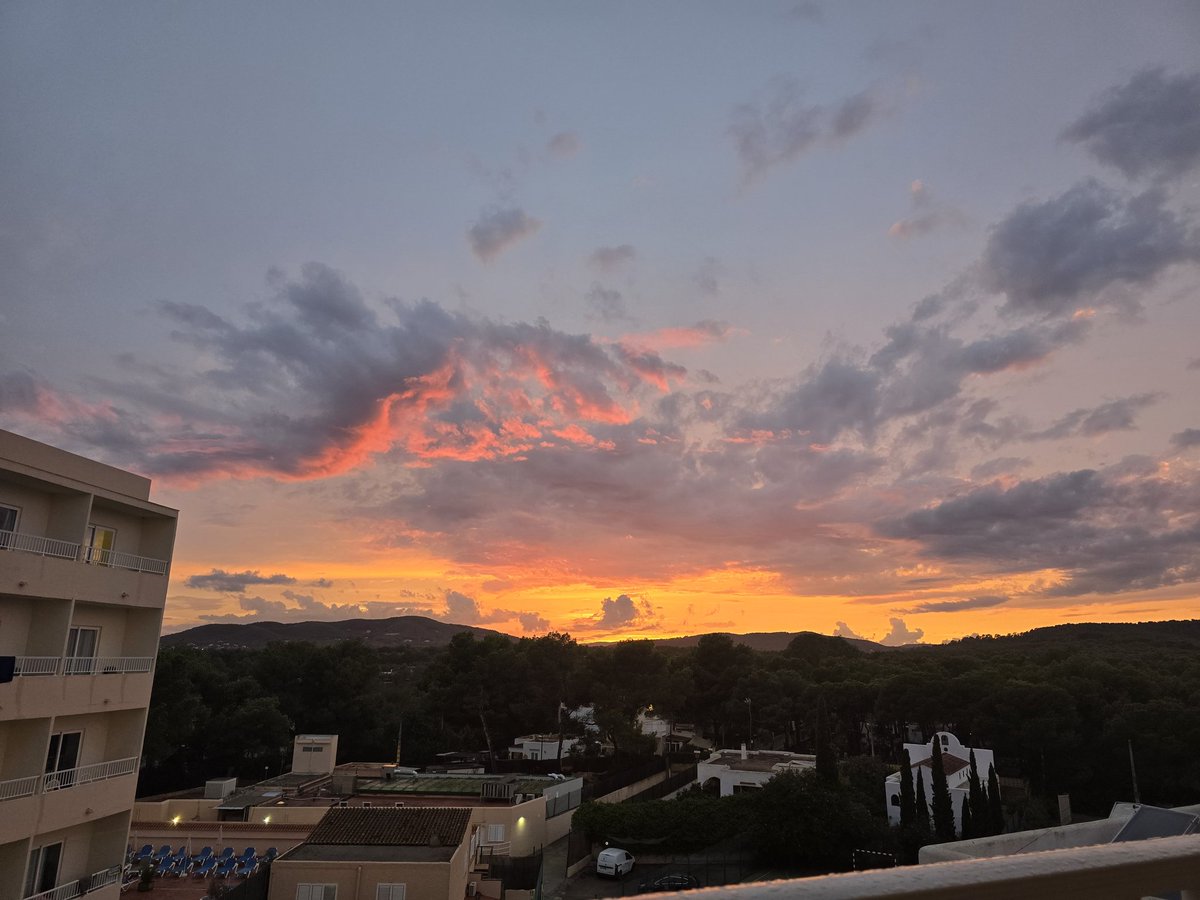 ger4life's tweet photo. Ibiza sunsets are something else. A calm end to a mental rainy thundery day. Hope you're all well. https://t.co/kuKT0eLmt0