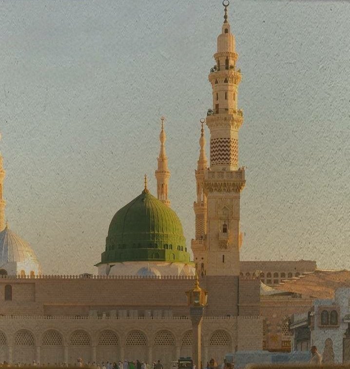 نامش ستوده است، ستایش بر او...💚
