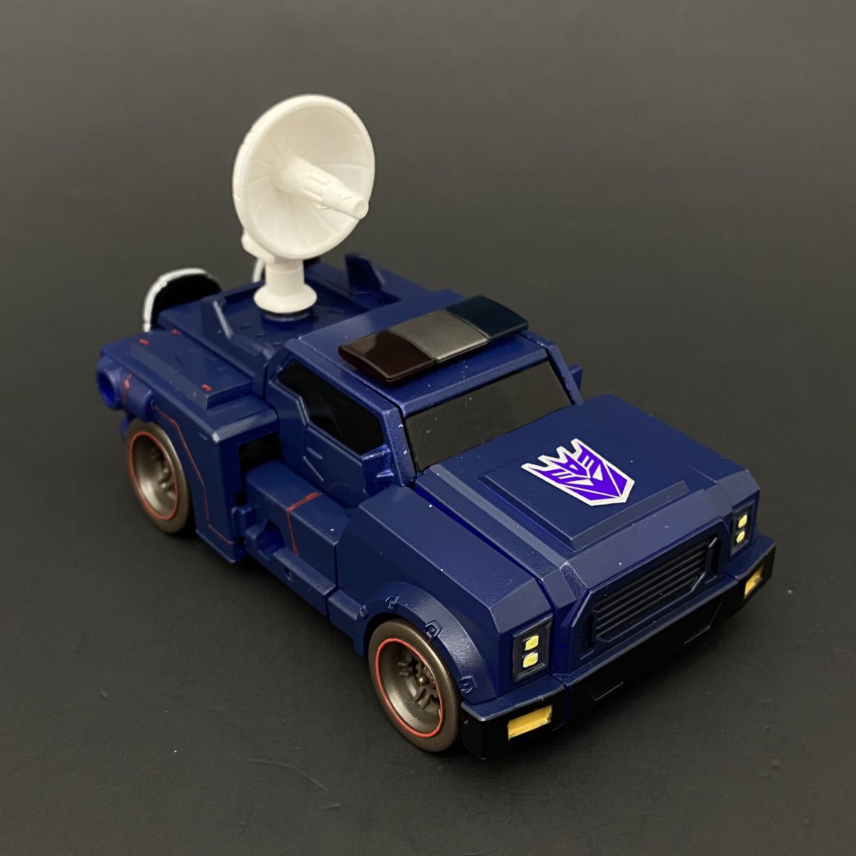 Decibelle &amp; Echo
#transformers
#transformerscustoms
#transformerssoundwave