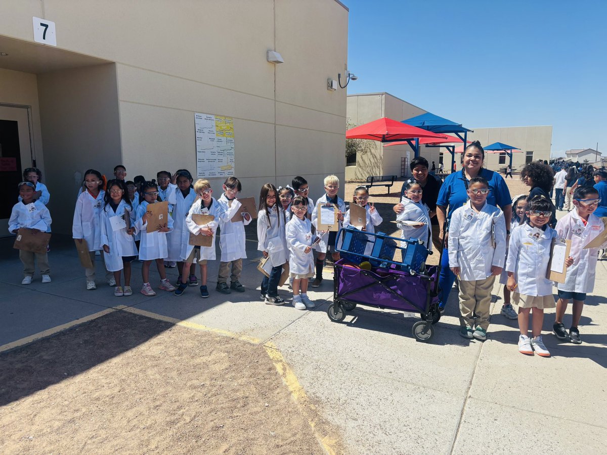 Came across some scientists getting ready to do some serious 🧐 science    🧪 🧫🧬<a href="/DSShook_ES/">Principal Chavira, Dr. Sue A. Shook Elem.</a> <a href="/nhurtado_DSSE/">Nelda Hurtado</a>