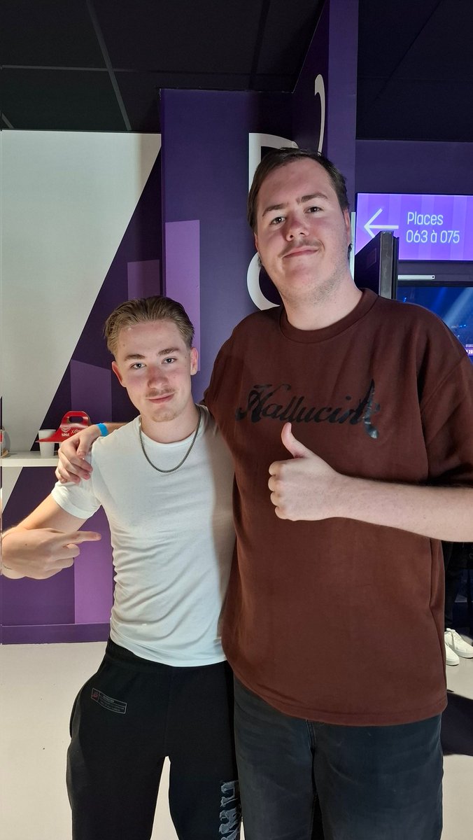 TheHuntingTurd's tweet image. Sunday was insane
Sorry to everyone who I made look small in the pictures, im just tall (im 1m98cm)
1/4