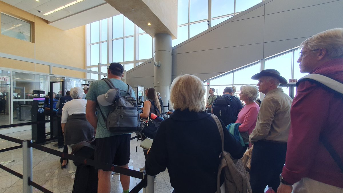 mitchmann's tweet photo. @ATLairport you've got to get your TSA precheck under control because this is crazy https://t.co/wtWpwUtyVb