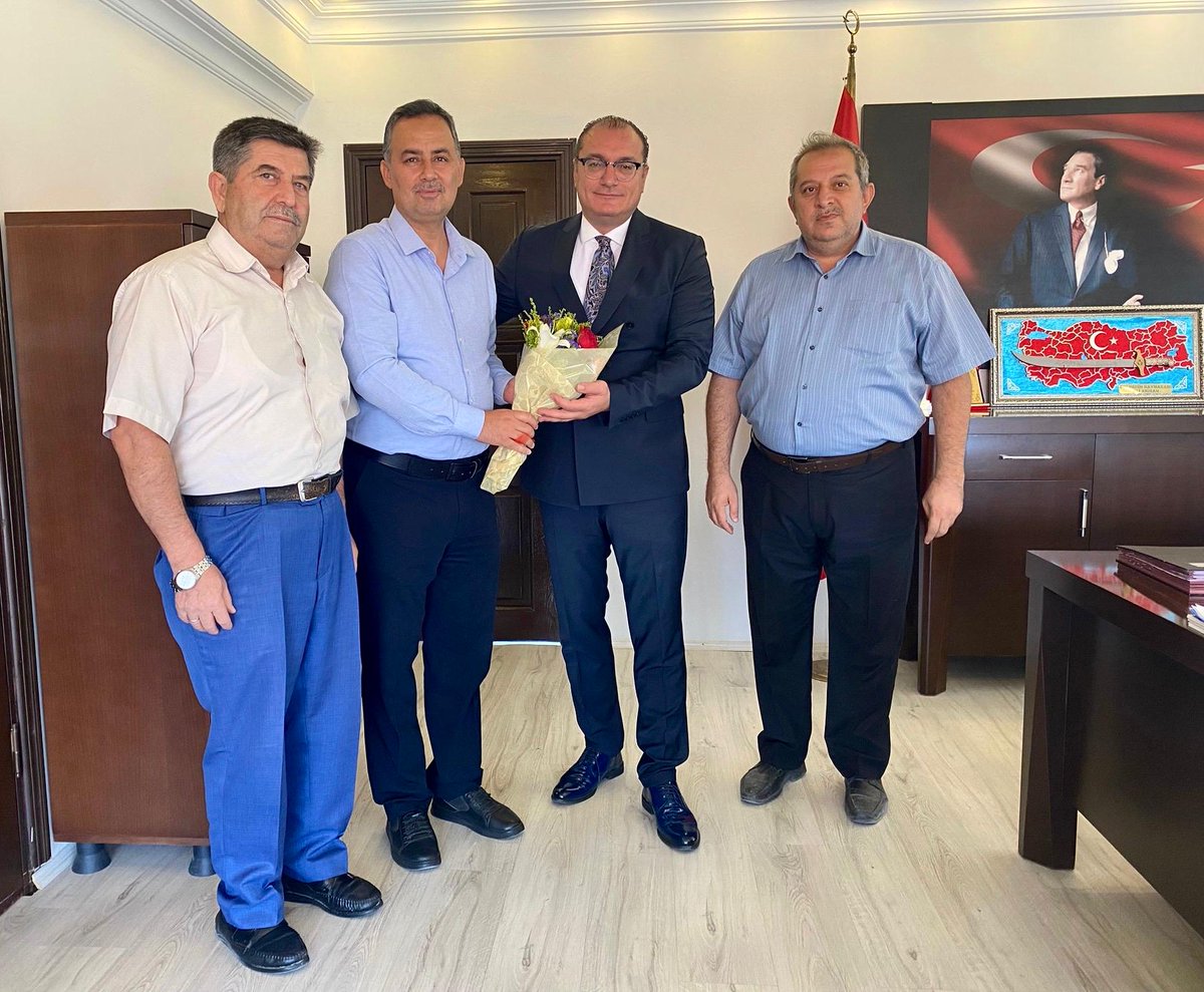 Kaymakam Ali ARIKAN’ı Mevlid-i Nebevi haftası nedeniyle İlçe Müftümüz Resul Arıcı, Müftülük Şube Müdürü Halil Başarı ve Müftülük Personel Şefi Şehabettin Çürük ziyaret etti.