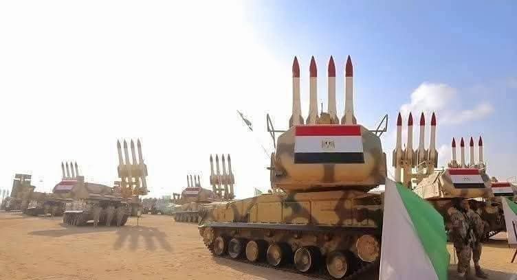 كلما رأيت الطيران الصهيوني يخترق أجواء دول ويعبث بشرفها
كلما رأيت قوى الاحتلال تدهس كرامة وسيادة الشعوب المنكوبة
فاخبروهم أن هناك أسود لا تغفل عينها عن حماية العرين لحظة واحدة
أصابعها على ذر اطلاق النار والجحيم على كل من تسول له نفسه الاقتراب من سماء الجبابر