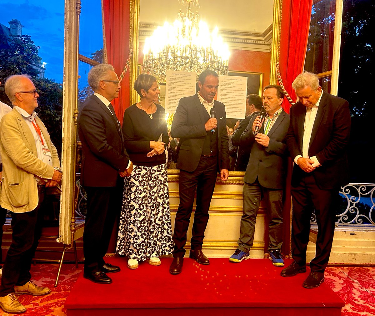 isabelle_blin's tweet image. Prix Étienne Marcel 2025 remet le prix à Vincent Giraudeaux pour son parcours atypique: jongleur, chef d’entreprise dans la sécurité… il recrutent sans CV mais sur le potentiel du futur.  Il est très engagé pour son entreprise en matière de RSE. Félicitations !
