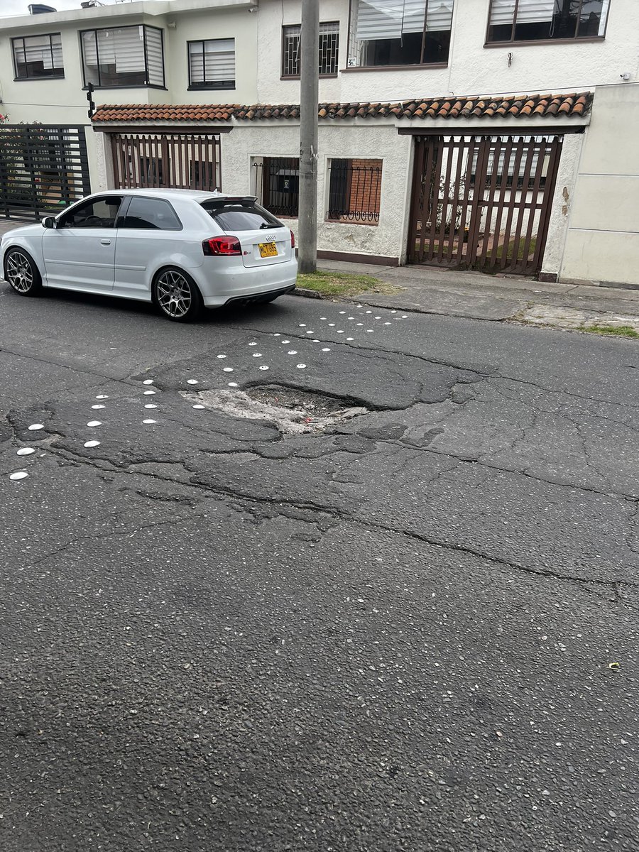 JUANDALORD's tweet photo. Desde marzo s3 insiste intervención de la malla vial en la calle 128B con Carrera 58 B barrio las villas de la localidad de suba;la afectación es tal que residentes,población escolar se encuentran en constantepeligro y no decir de los actoresviales @idu @subaalcaldia @UMVbogota https://t.co/XYUBst7T5c