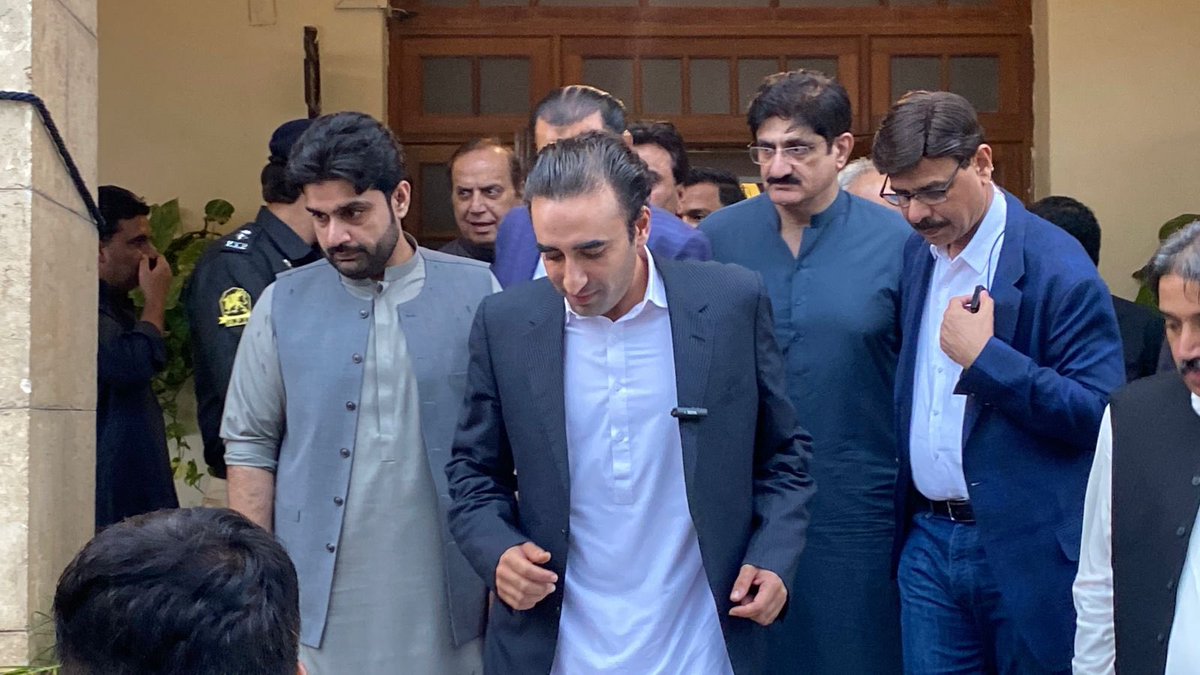 Chairman <a href="/BBhuttoZardari/">BilawalBhuttoZardari</a> at Sukkur Barrage today, the irrigation officials briefed Chairman on the flood situation, precautionary measures for safeguarding katcha villages and strengthening embankments. 

#BBZInSukkur #SyedKumailHyderShah #ChairmanDistrictCouncilSukkur #SKHS #PPP